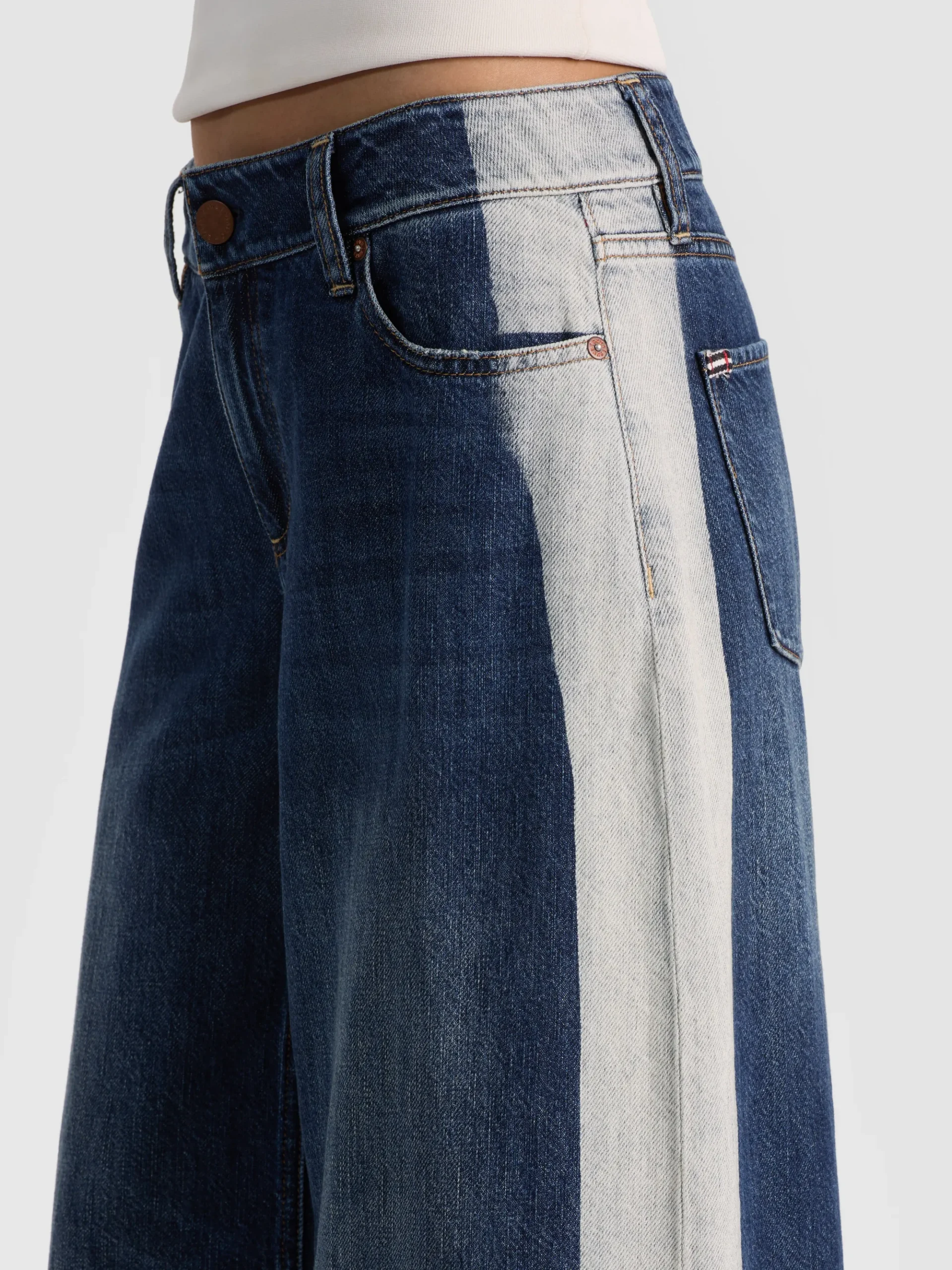 Alice and Olivia STU SIDE STRIPE JEAN